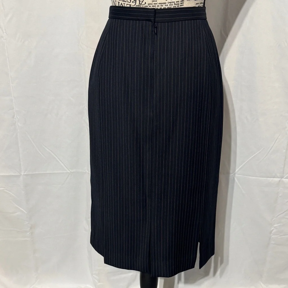 💜 2/$15 💜 Larry Levine Black Pinstripe Pencil Skirt